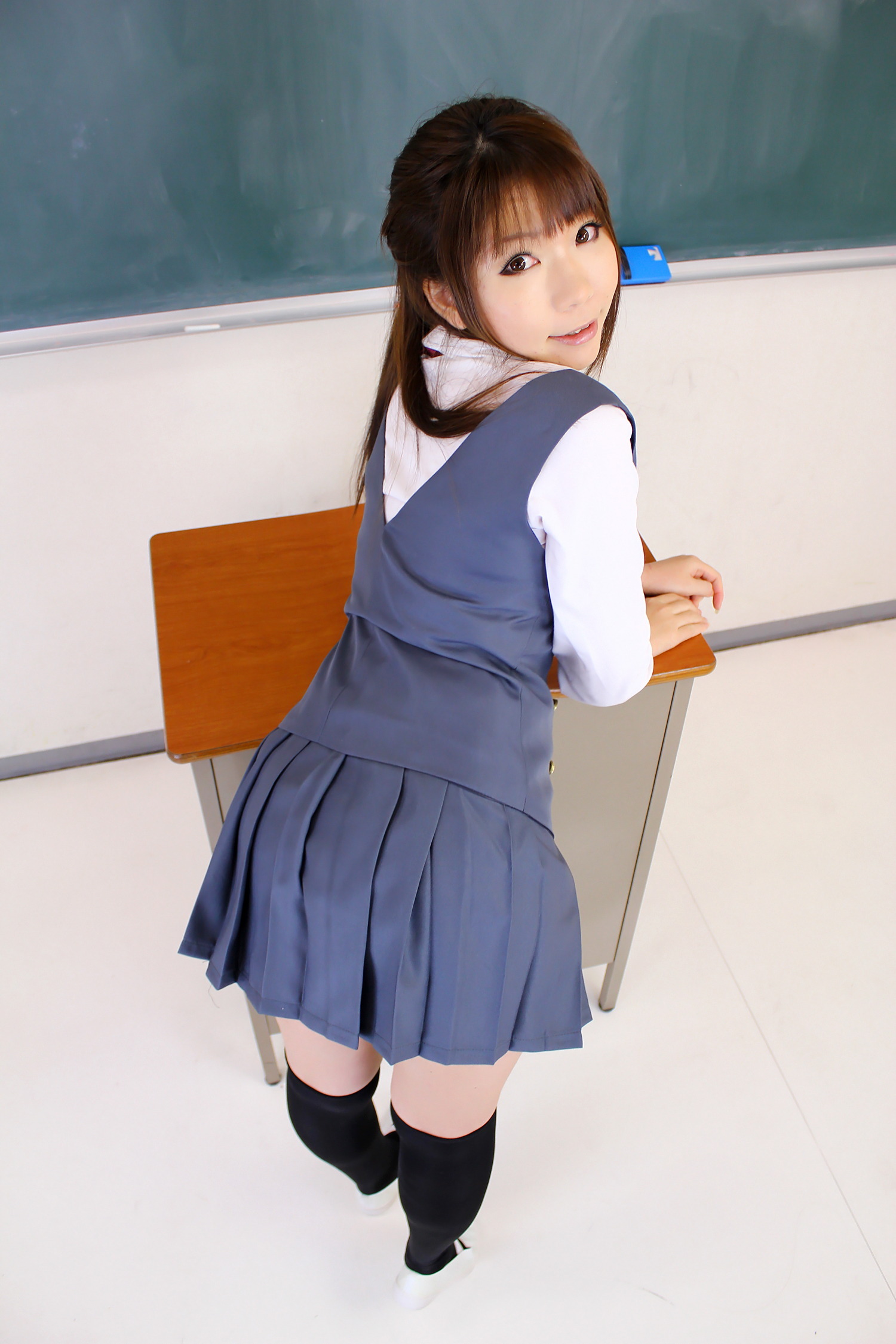 [Cosplay]2013.04.05酷炫的黑发金发女学生Cosplay